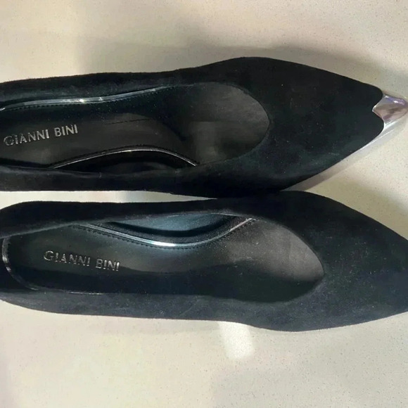 Gianni Bi Black Suede Pumps Silver Metal Accents Size 10 - Picture 5 of 8